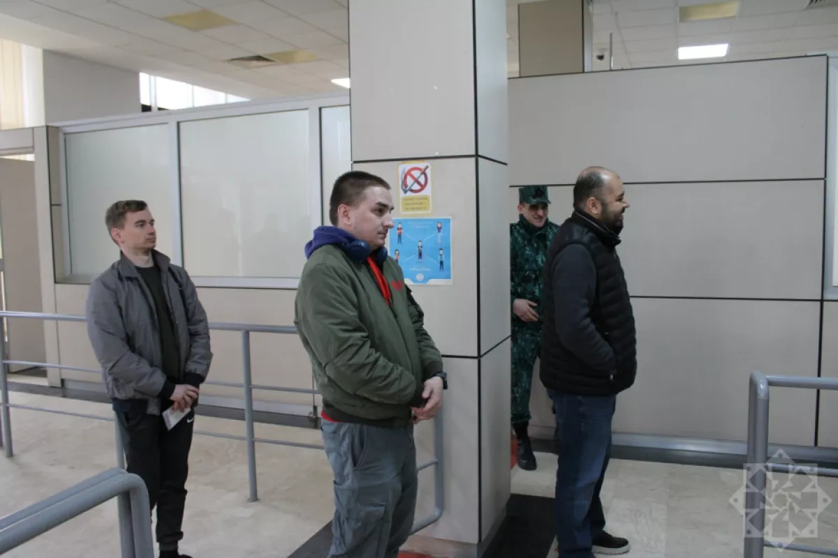 Azerbaijan facilitates safe exit for Russian diplomats amid regional tensions PHOTO