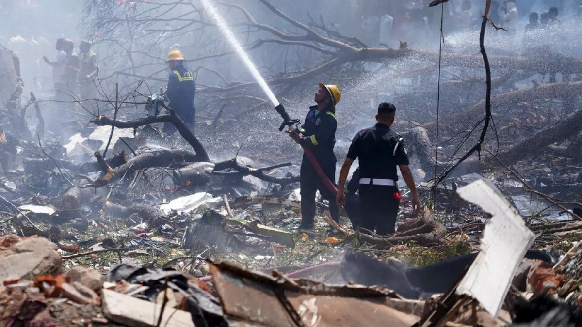 Seven die after air ambulance crashes in eastern India video