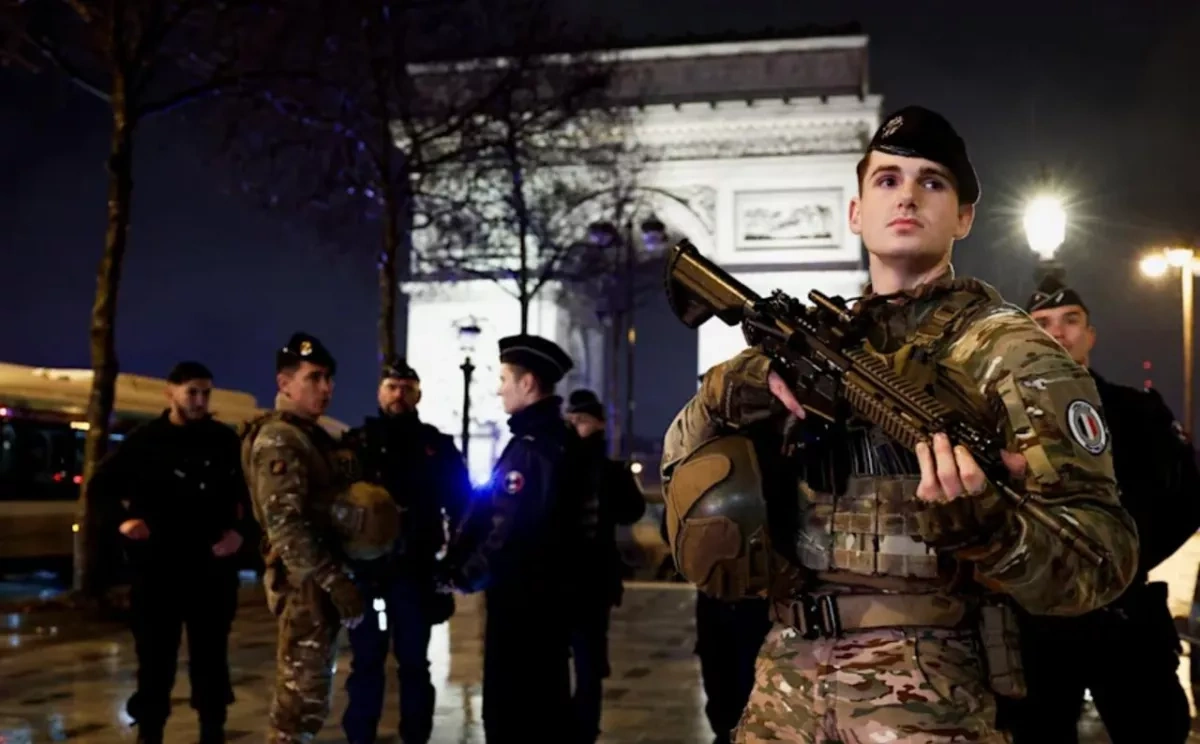 Paris officer shoots dead Islamist attacker near Arc de Triomphe