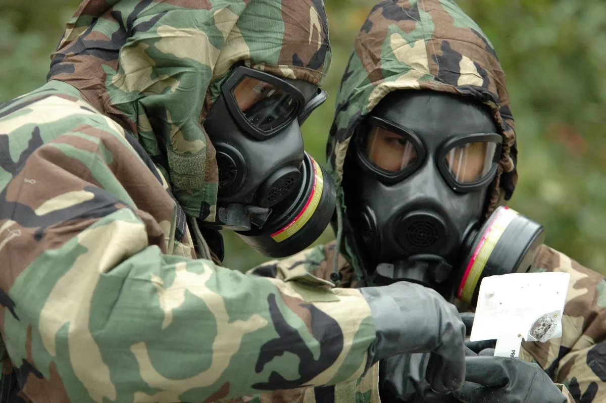 Colour-changing spray offers new way to detect biological threats in war