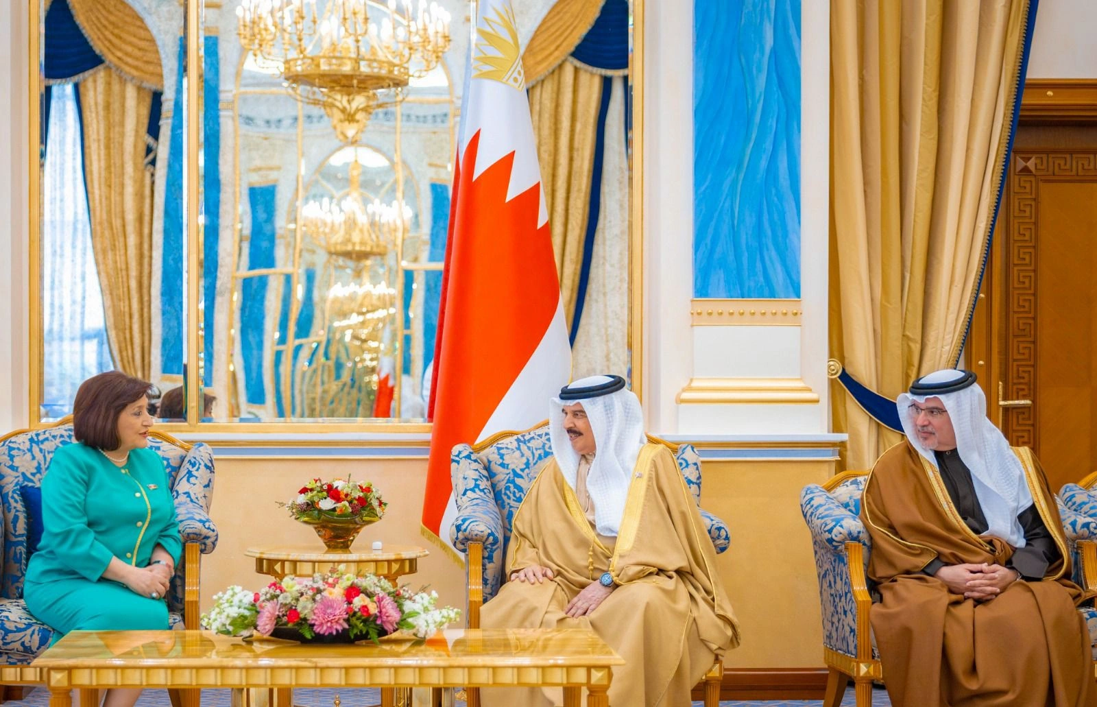 Azerbaijani Parliament speaker meets with king of Bahrain (PHOTO)