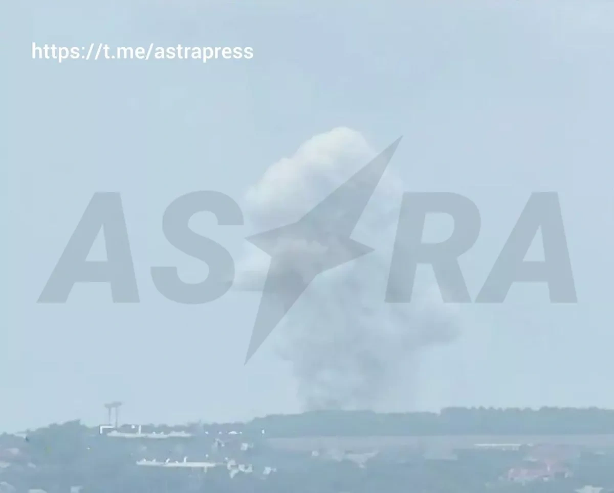 Smoke rises near Russia's Gelendzhik airport as UAV threat closes beaches PHOTO