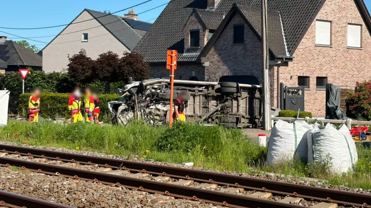 Several killed after train crashes into school minibus in Belgium PHOTO