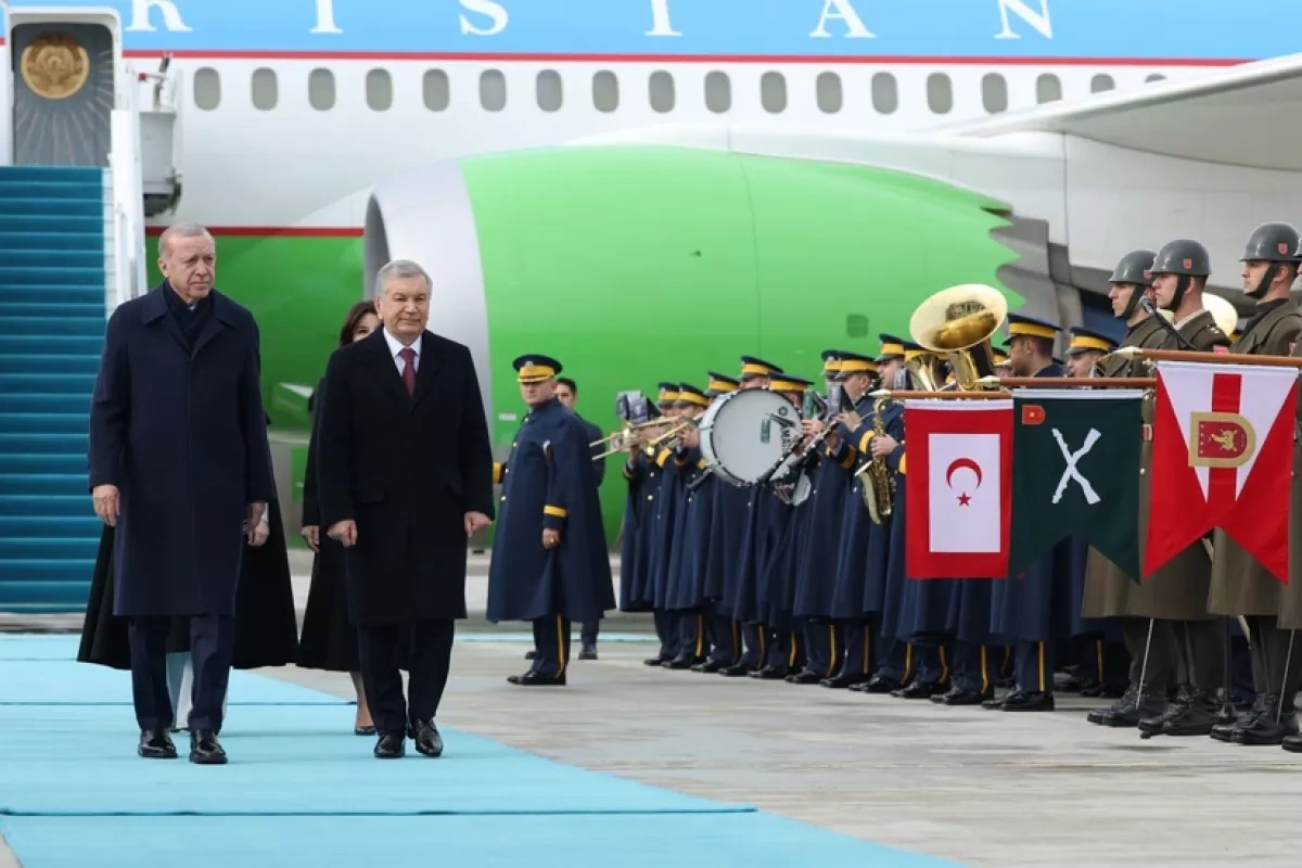 Uzbekistan's president arrives in Türkiye PHOTO