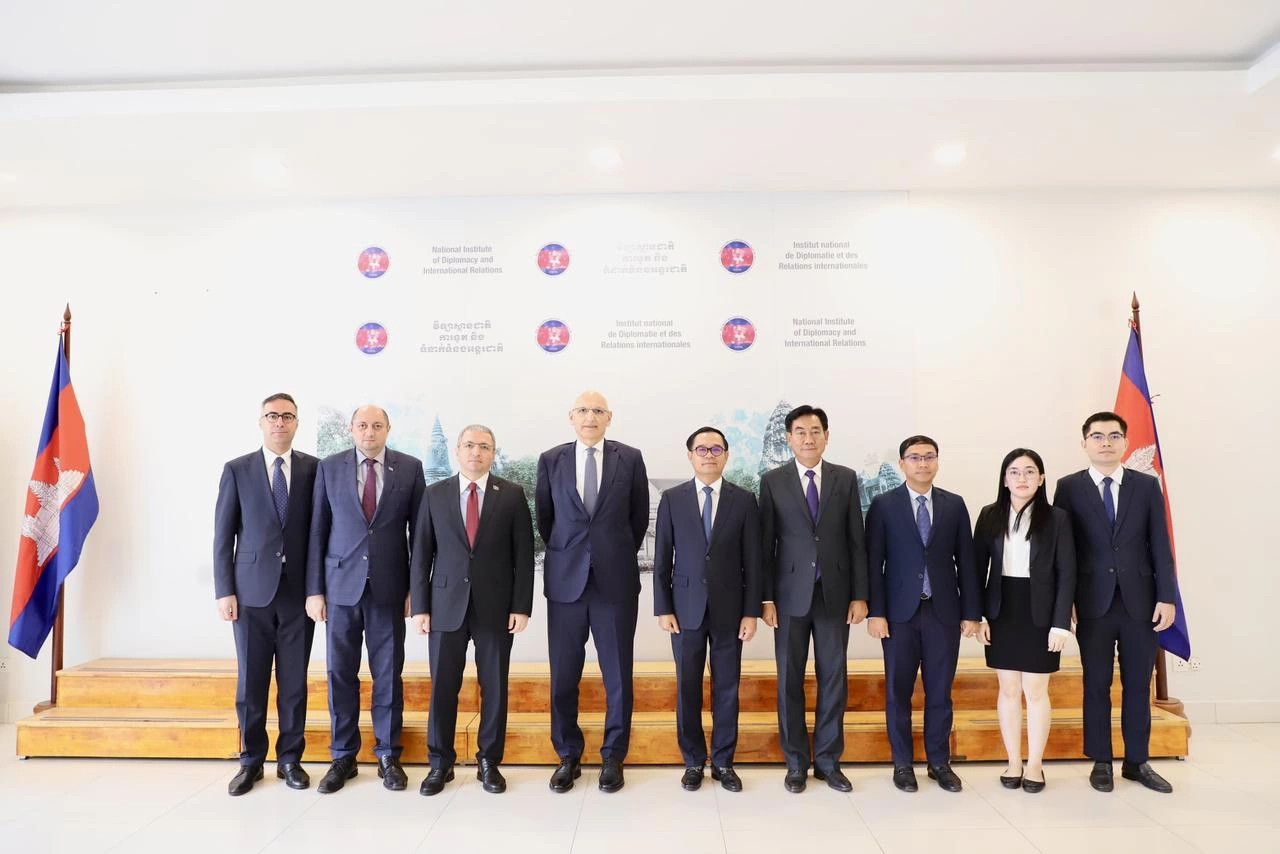Azerbaijan's Presidential Envoy for Special Assignments holds series of meetings in Cambodia (PHOTO)