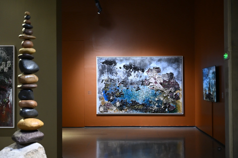 Leyla Aliyeva and Alena Aliyeva attend “ENGRAM” exhibition at Museum of Azerbaijani Painting (PHOTO)