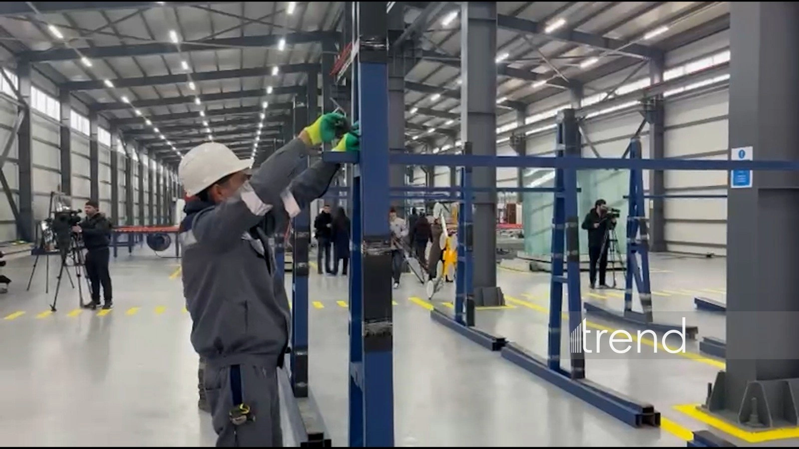 Azerbaijan reveals upcoming mirror production capacity at its new plant (PHOTO/VIDEO)