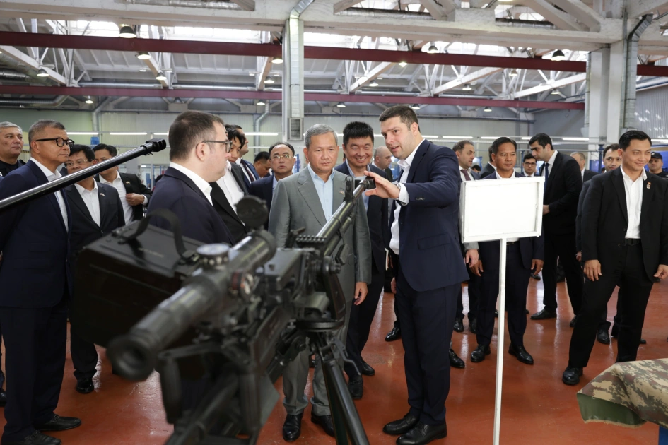 Prime Minister of Cambodia visits enterprises of the Ministry of Defence Industry (PHOTO)