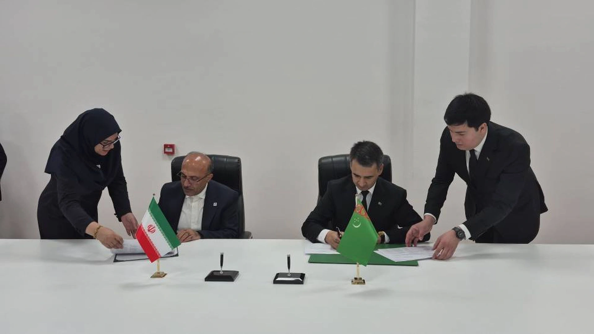 Iran, Turkmenistan sign customs cooperation agreement