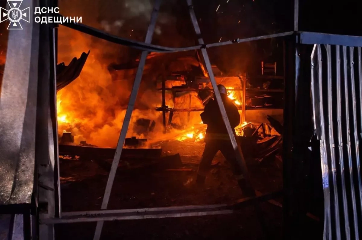 Fires erupt at Ukraine’s Izmail Port after overnight strike in Odesa PHOTO