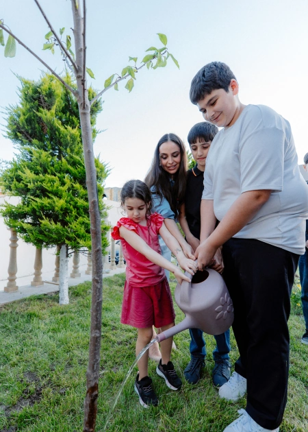 Leyla Aliyeva and Alena Aliyeva visit Social Rehabilitation Center (PHOTO)