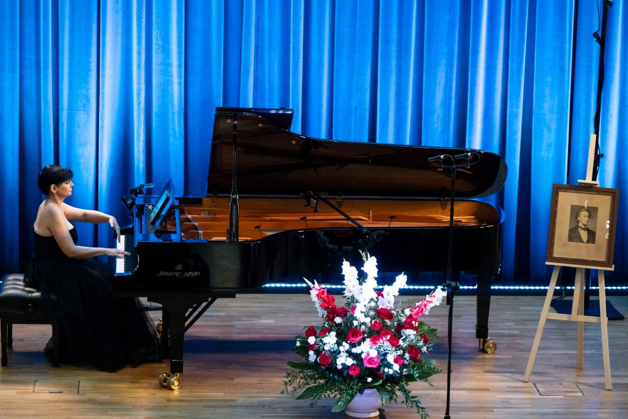 Azerbaijani pianist's Warsaw concert captivates Polish audiences (PHOTO)