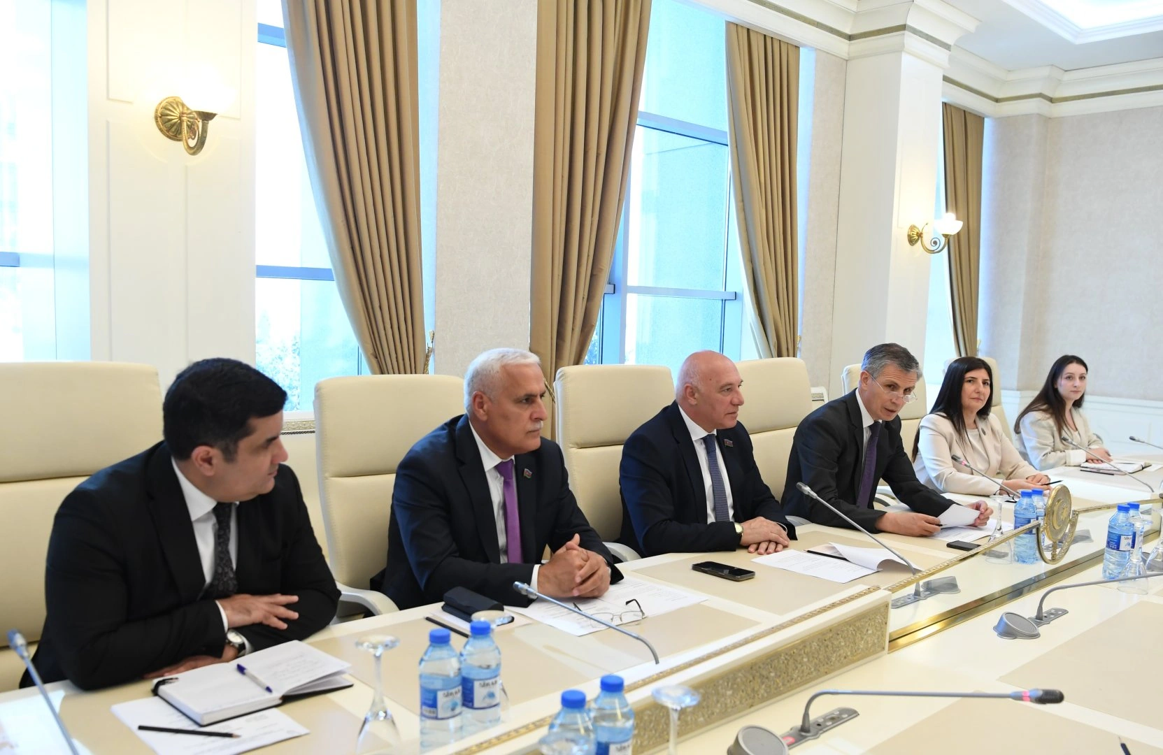 Milli Majlis hosts talks on future Azerbaijan-OIC relations (PHOTO)