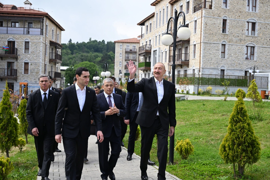 President Ilham Aliyev and President Serdar Berdimuhamedov visit first residential complex built in Shusha city (PHOTO)