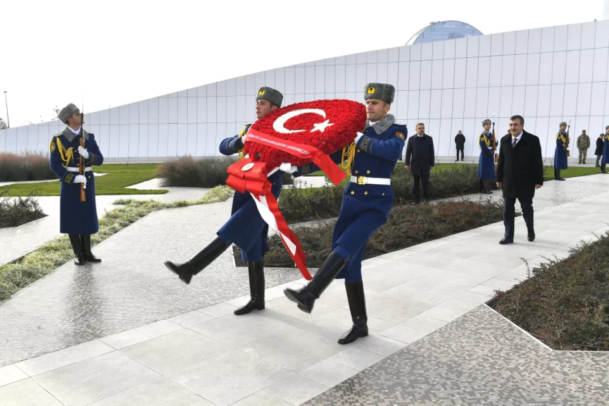 Türkiye's VP visits Victory Park, Alley of Honour in Baku PHOTO