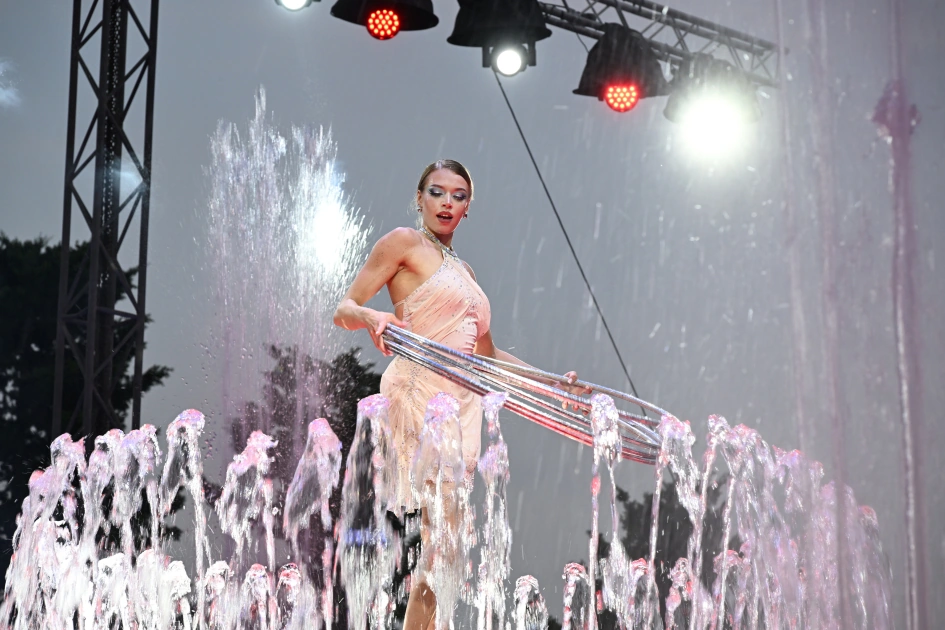 Leyla Aliyeva and Arzu Aliyeva visit "CandyFest" summer festival and watch "Magic Pearl" water circus show (PHOTO)