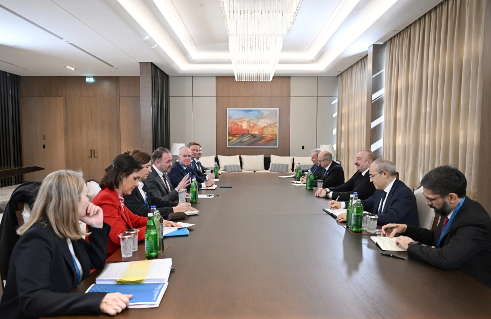President Ilham Aliyev meets with EU Commissioner for Energy and Housing Policy (PHOTO)