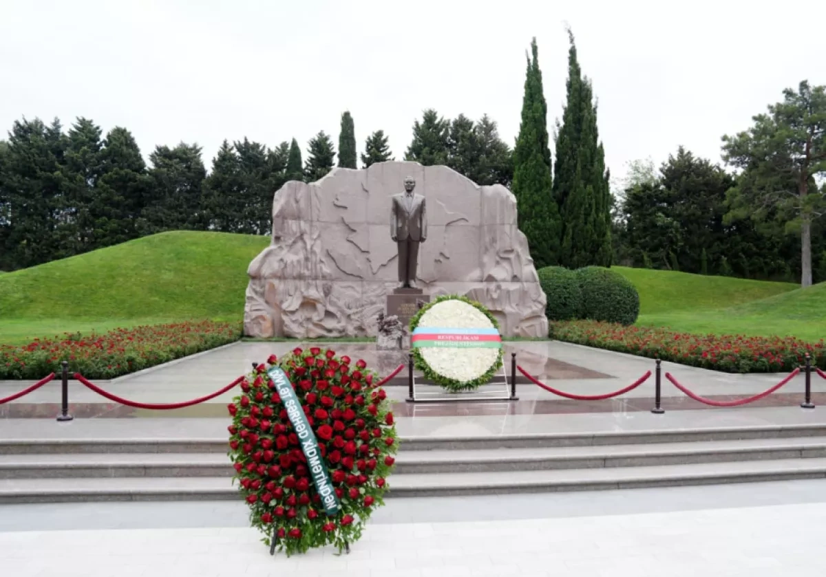 Azerbaijan’s border service leadership honours Heydar Aliyev’s memory PHOTO