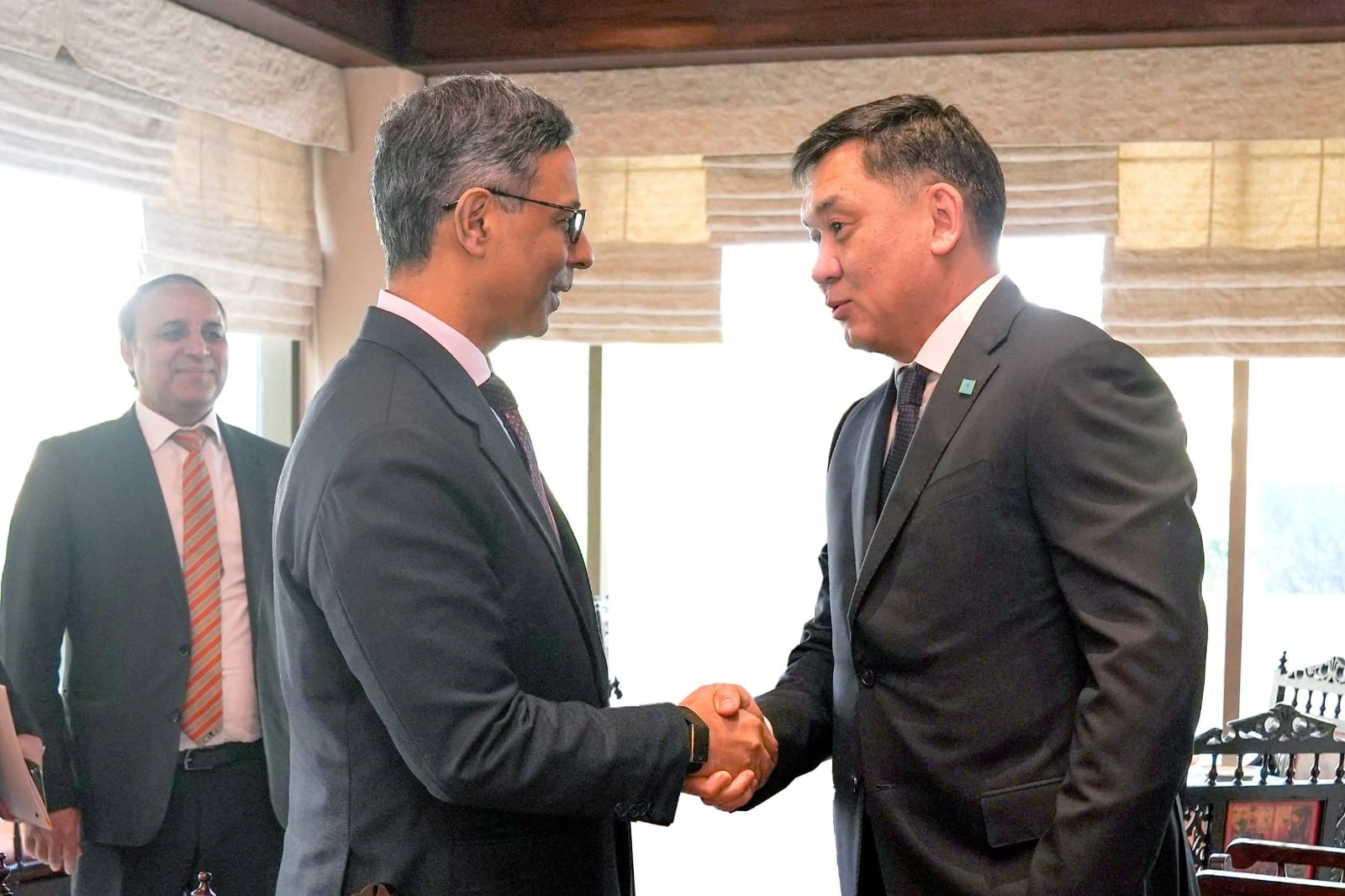 Kazakhstan and Pakistan ink agreement on cargo transport development