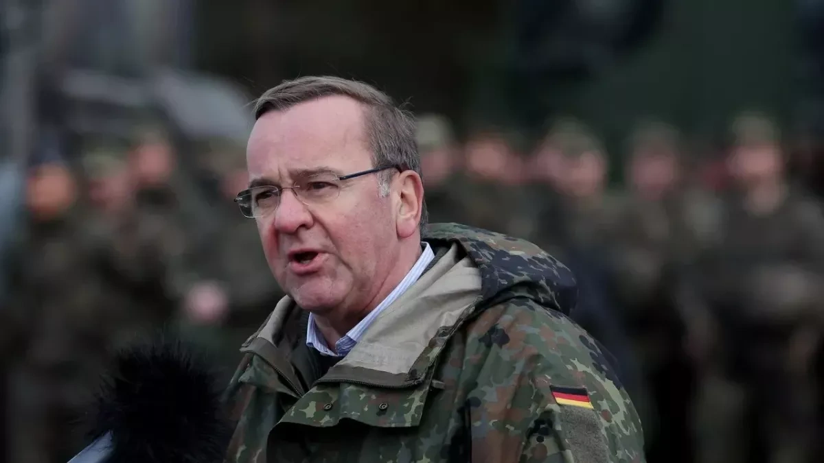 Germany eases travel rules for men, defence chief clarifies confusion
