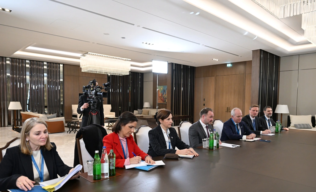 President Ilham Aliyev meets with EU Commissioner for Energy and Housing Policy (PHOTO)