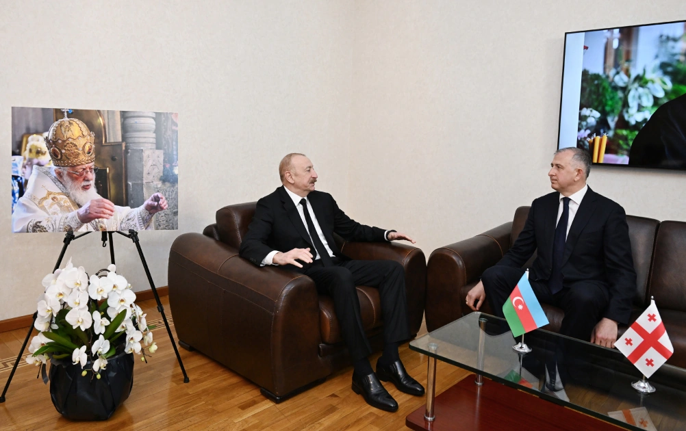 President Ilham Aliyev visits Georgian Embassy in Azerbaijan and offers condolences (PHOTO)