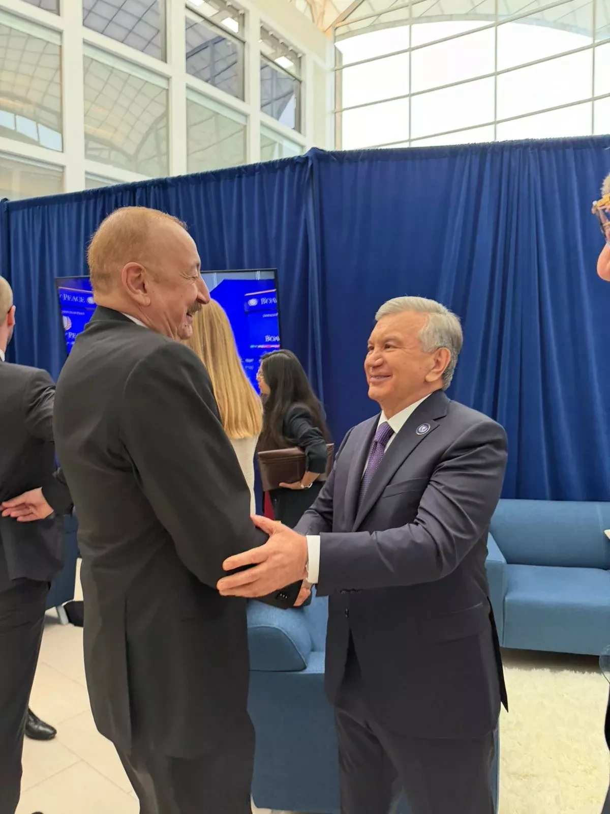 Aliyev, Pashinyan hold brief standing conversation in Washington VIDEO/Photo