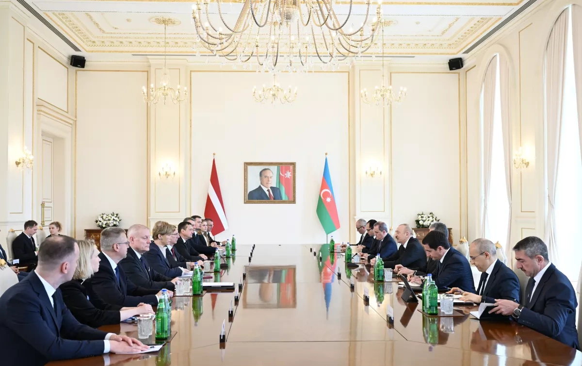 Azerbaijani, Latvian presidents hold expanded format meeting PHOTO