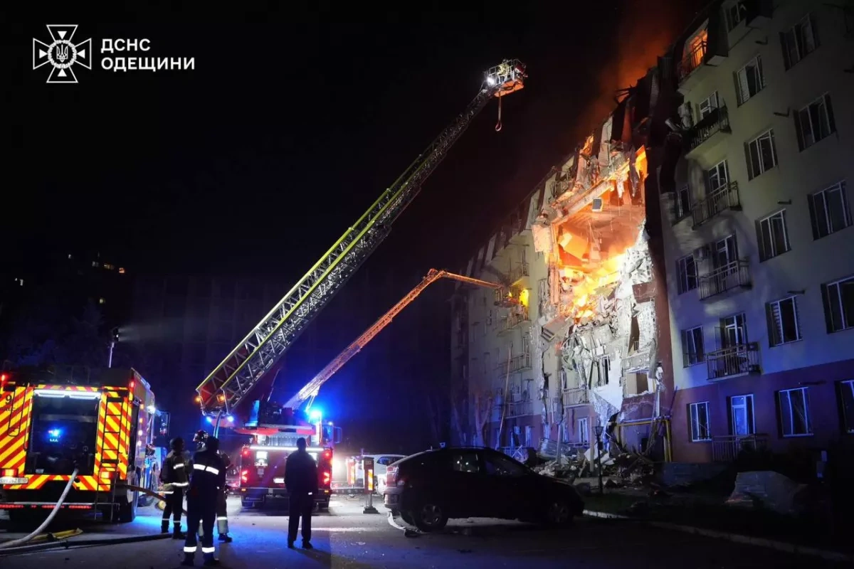 Overnight strike on Ukraine's Odesa kills three, including child VIDEO / PHOTO