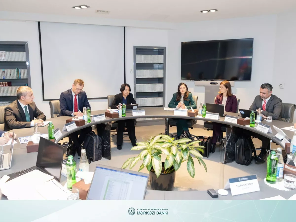 Central Bank of Azerbaijan reviews economic conditions with IMF delegation photo