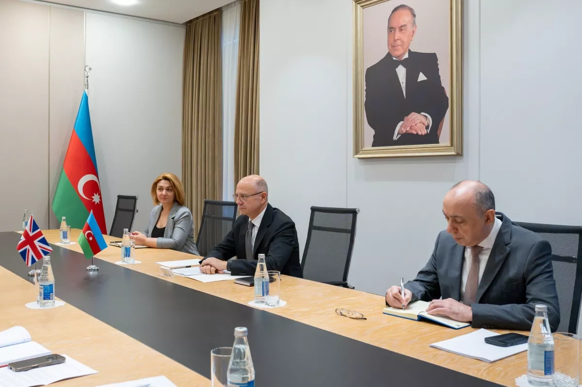 Azerbaijan, UK step up plans for green energy, power links PHOTO
