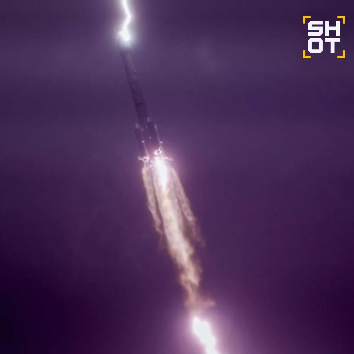 Chinese rocket struck by lightning during satellite launch PHOTO/VIDEO