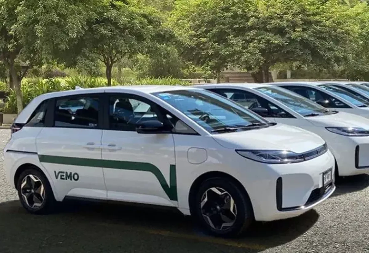 China turns to electric taxis as oil price buffer