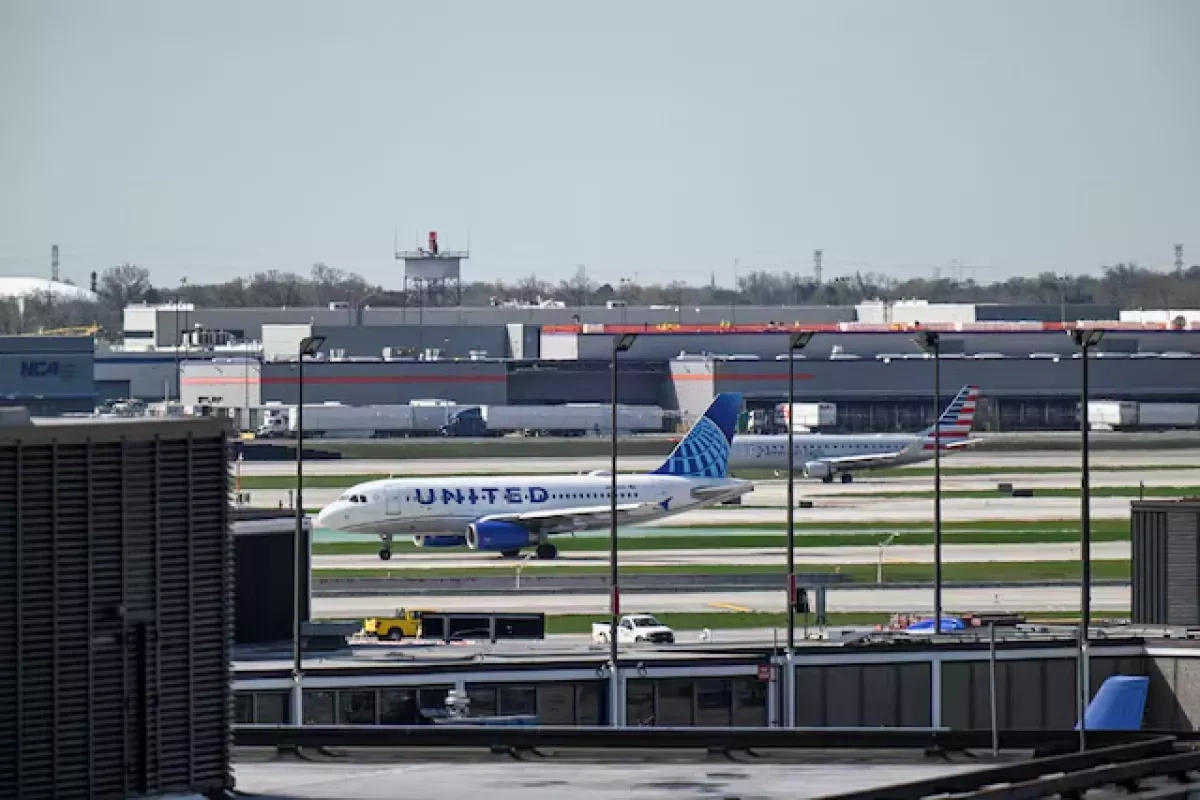 American Airlines rejects merger with United, says no talks held