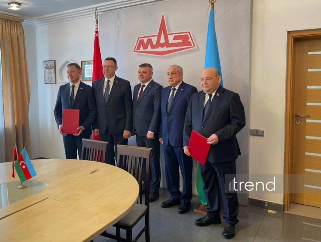 Minsk hosts deal signing ceremony for new batch of municipal vehicles based on MAZ chassis at Ganja Automobile Plant (PHOTO)
