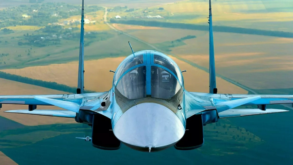 Russian Su-34 strikes Ukrainian armoured vehicle concentration with guided bombs VIDEO