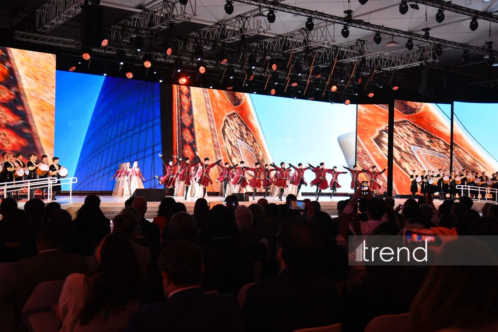 Baku hosts closing ceremony of WUF13 (LIVE/PHOTO)