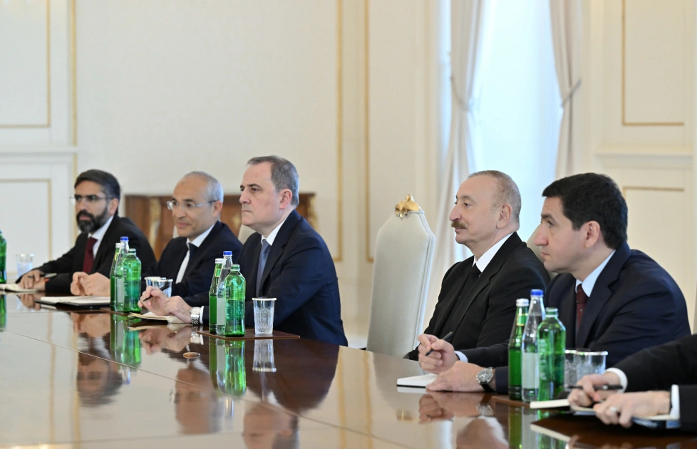 President Ilham Aliyev receives delegation led by U.S. Assistant Secretary of State for Economic, Energy and Business Affairs (PHOTO)
