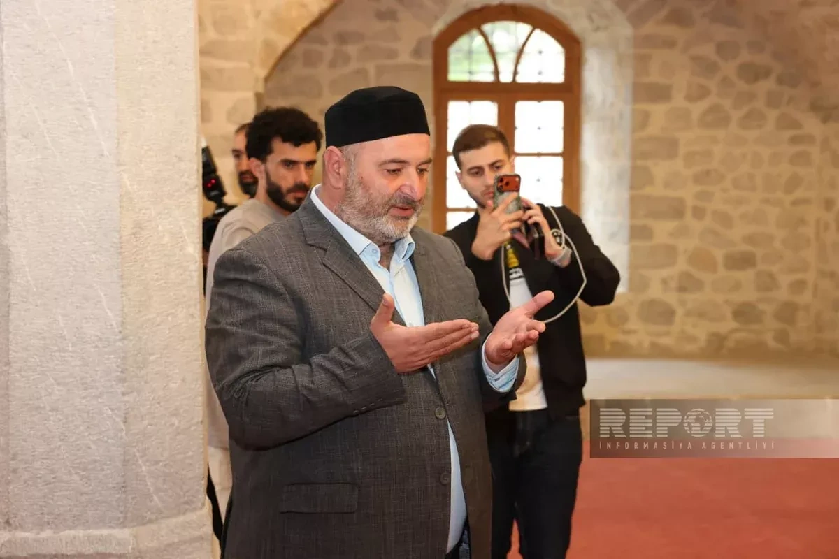 Diplomats from Muslim countries pray in Azerbaijan’s Shusha mosque PHOTO