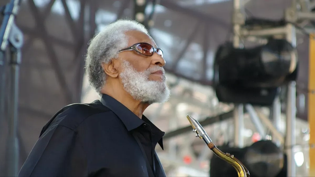Jazz legend Sonny Rollins, “saxophone colossus,” dies at 95