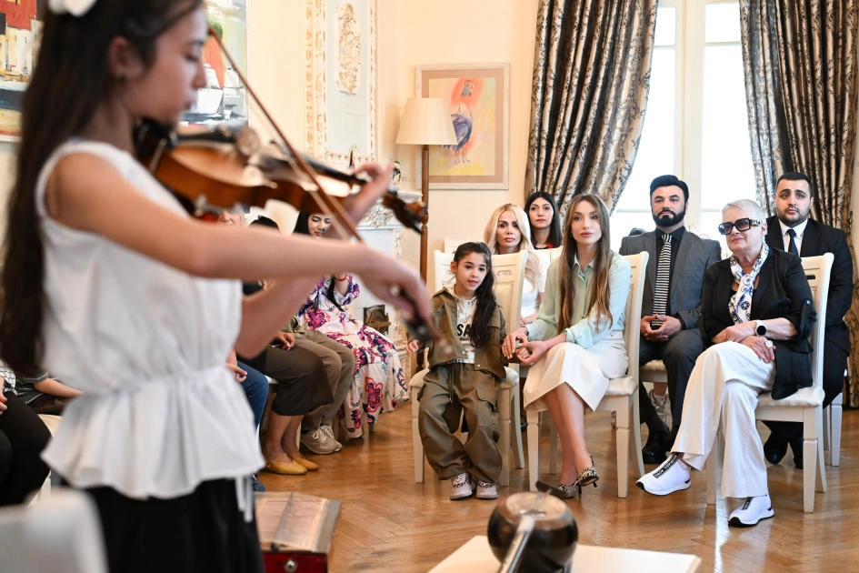 Alena Aliyeva takes part in charity master class for children at Maksud Ibragimbekov Creativity Center (PHOTO)