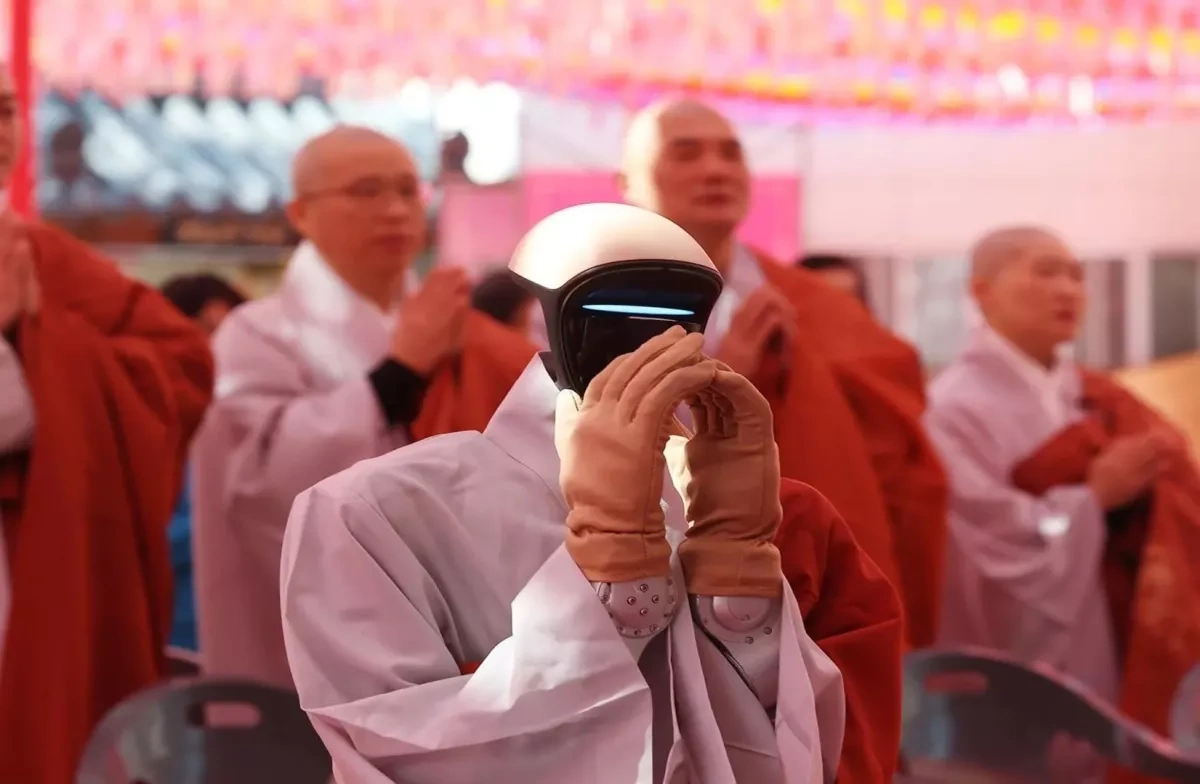 Humanoid robot becomes Buddhist monk in South Korean ceremony VIDEO
