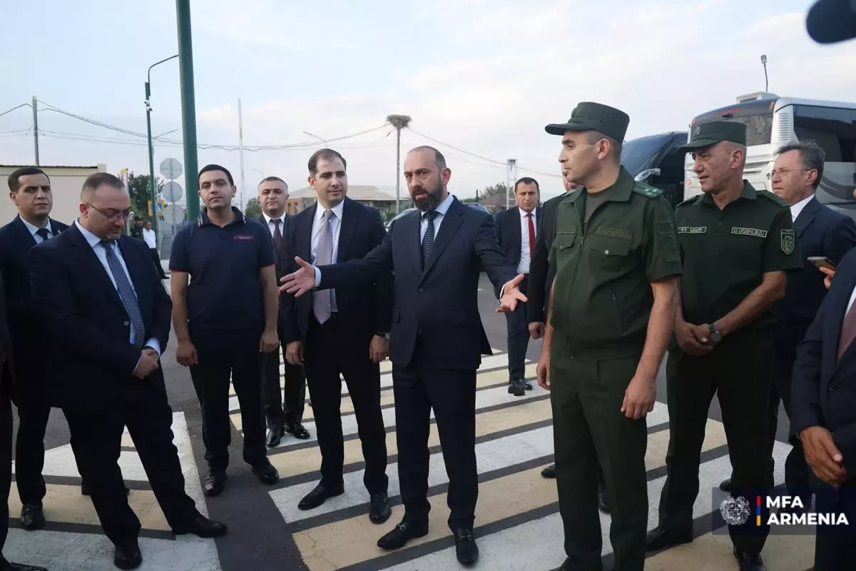 Armenian FM Mirzoyan visits Margara checkpoint on Turkish border PHOTO