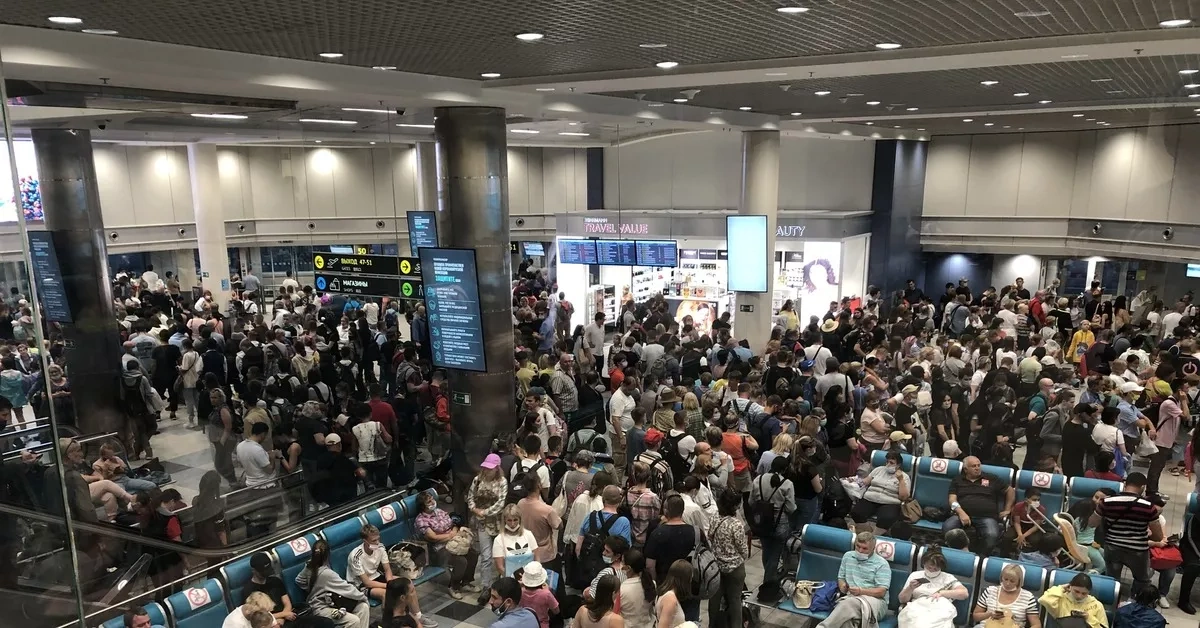Dozens of flights disrupted at Moscow airports under “Carpet” plan