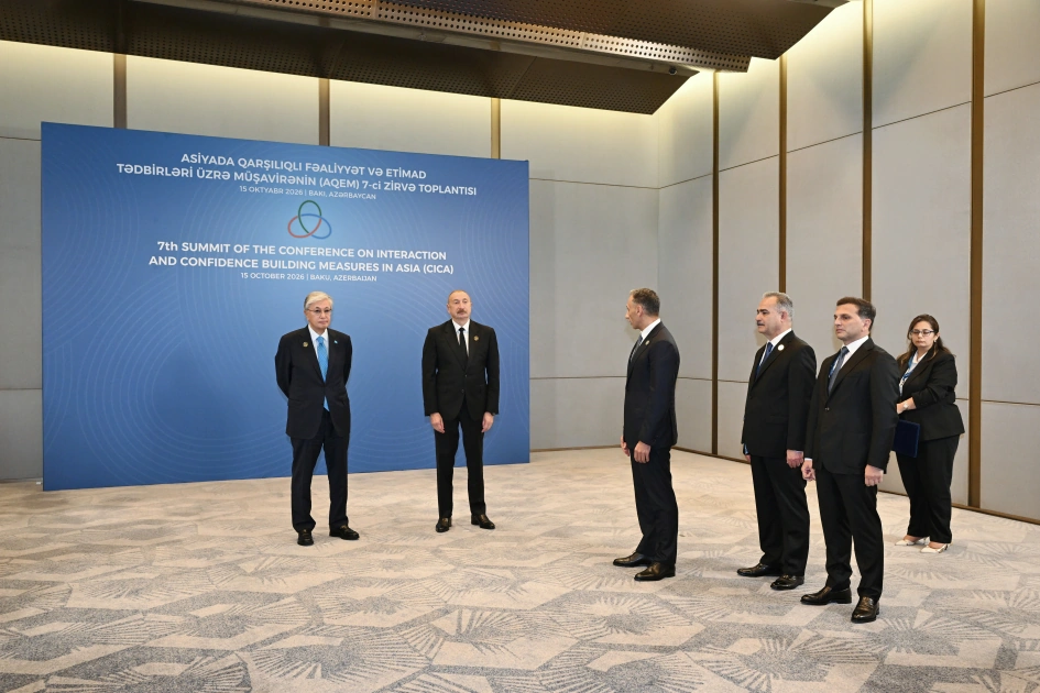 President Ilham Aliyev meets with Kassym-Jomart Tokayev and officially inaugurates Trans-Caspian Fiber Optic Cable (PHOTO)