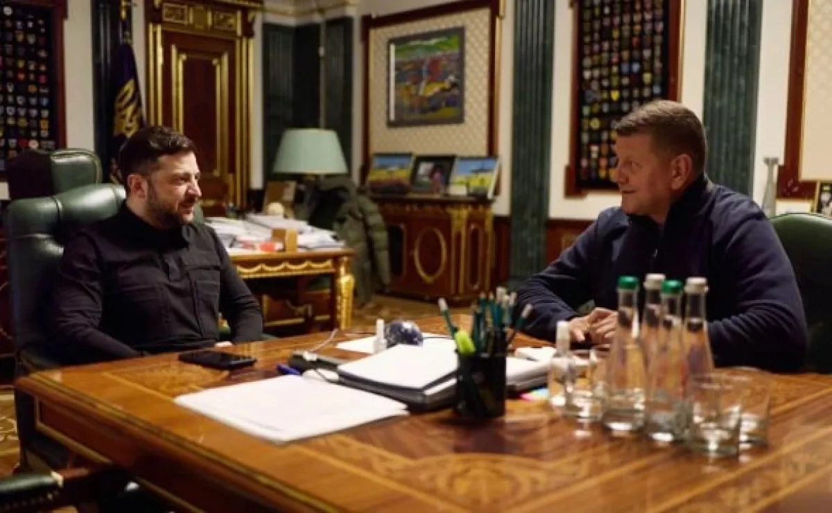 Ukrainian president, ex-army chief focus on diplomacy, national resilience