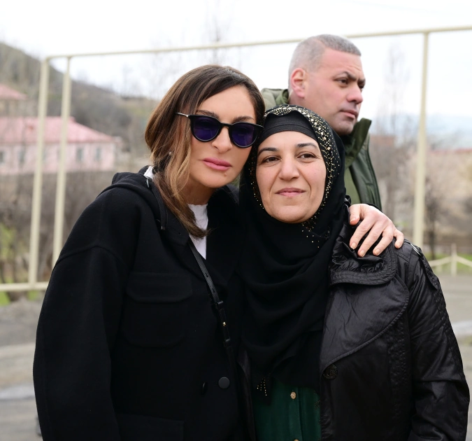 President Ilham Aliyev, First Lady Mehriban Aliyeva inspect restoration of individual houses and infrastructure in Khanoba village of Khojavend (PHOTO)