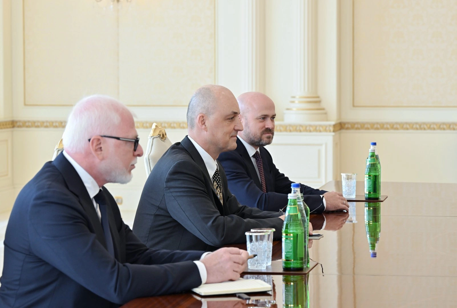 President Ilham Aliyev receives delegation from John Deere (PHOTO)