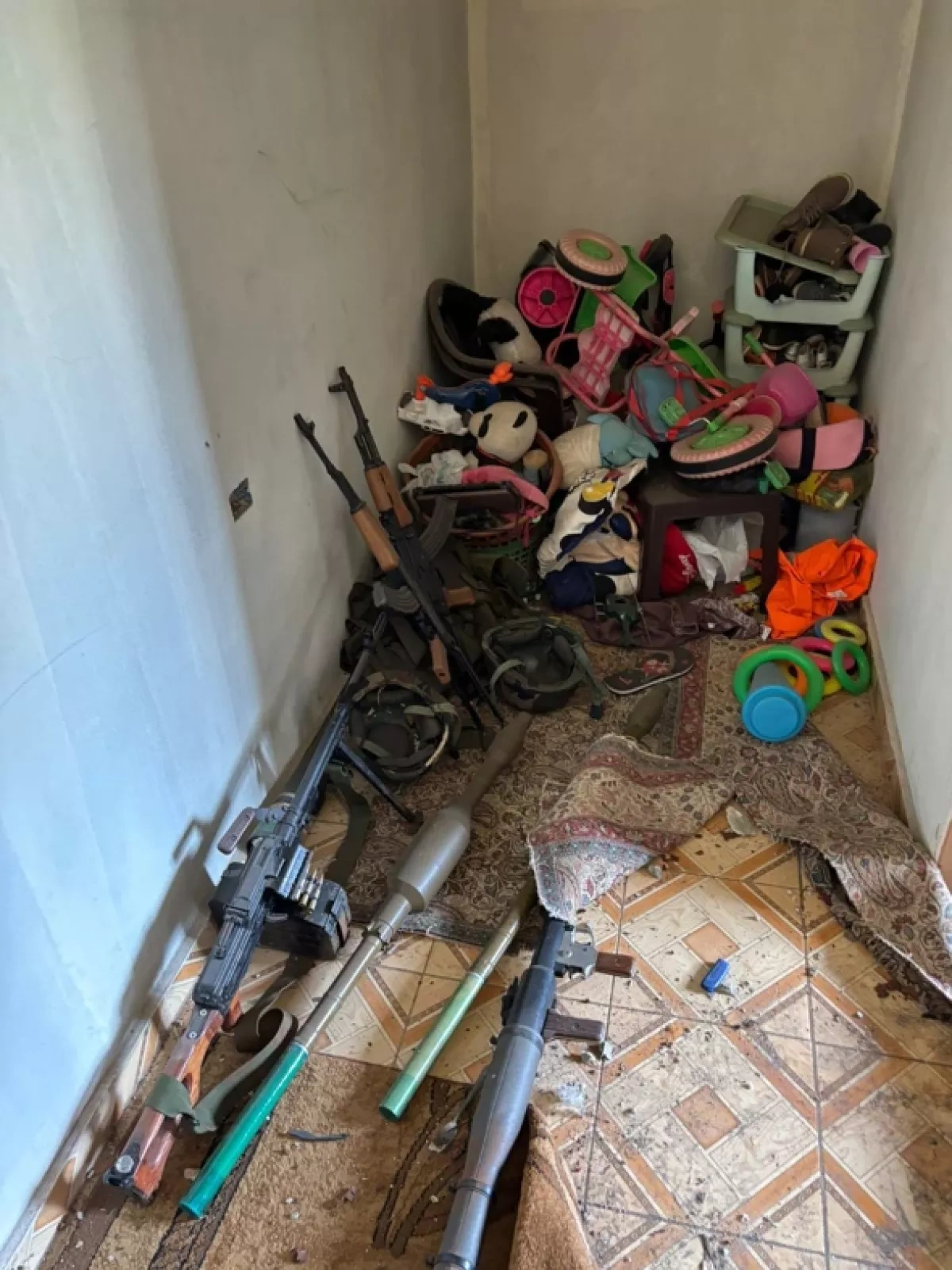 Israeli army discovers Hezbollah weapons hidden in children’s room PHOTO