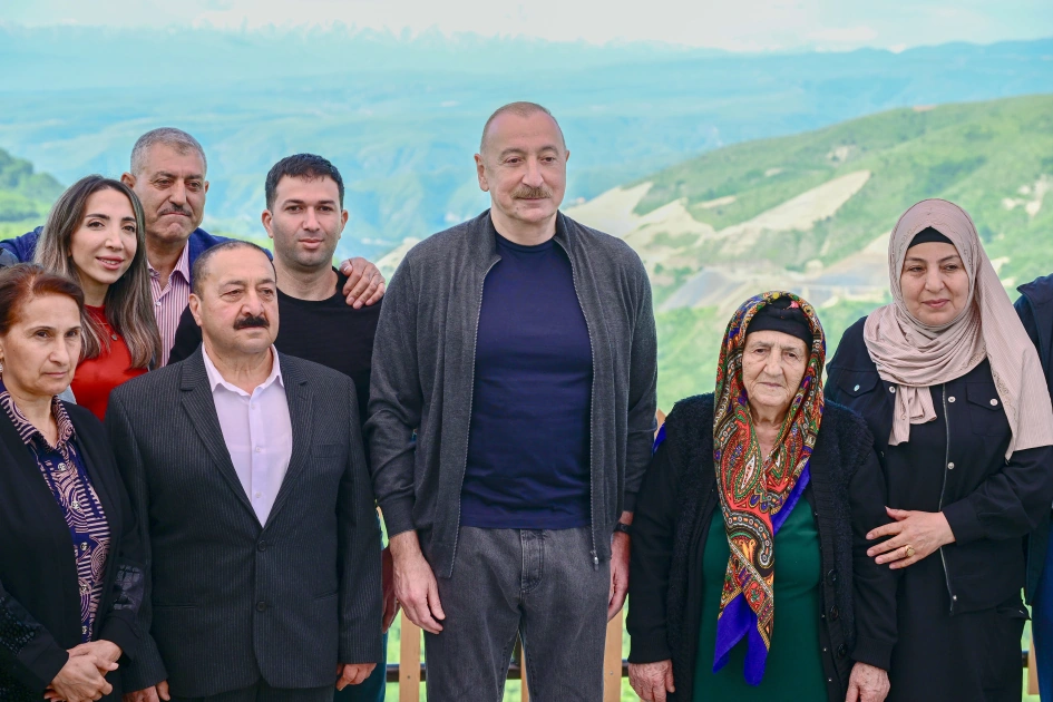President Ilham Aliyev inspects reconstruction progress in Boyuk Galaderesi village of Shusha district, meets with residents (PHOTO)
